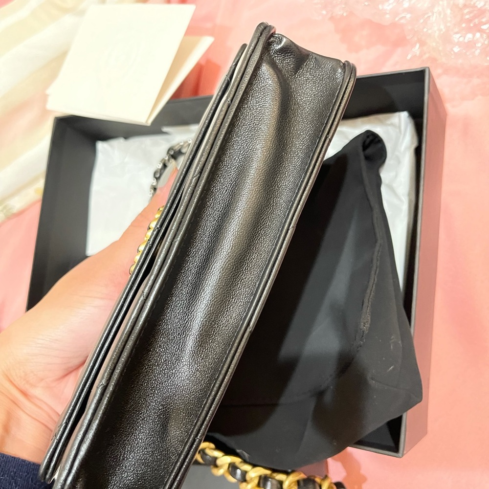 Chanel 19 wallet on chain - Picture 8 of 11